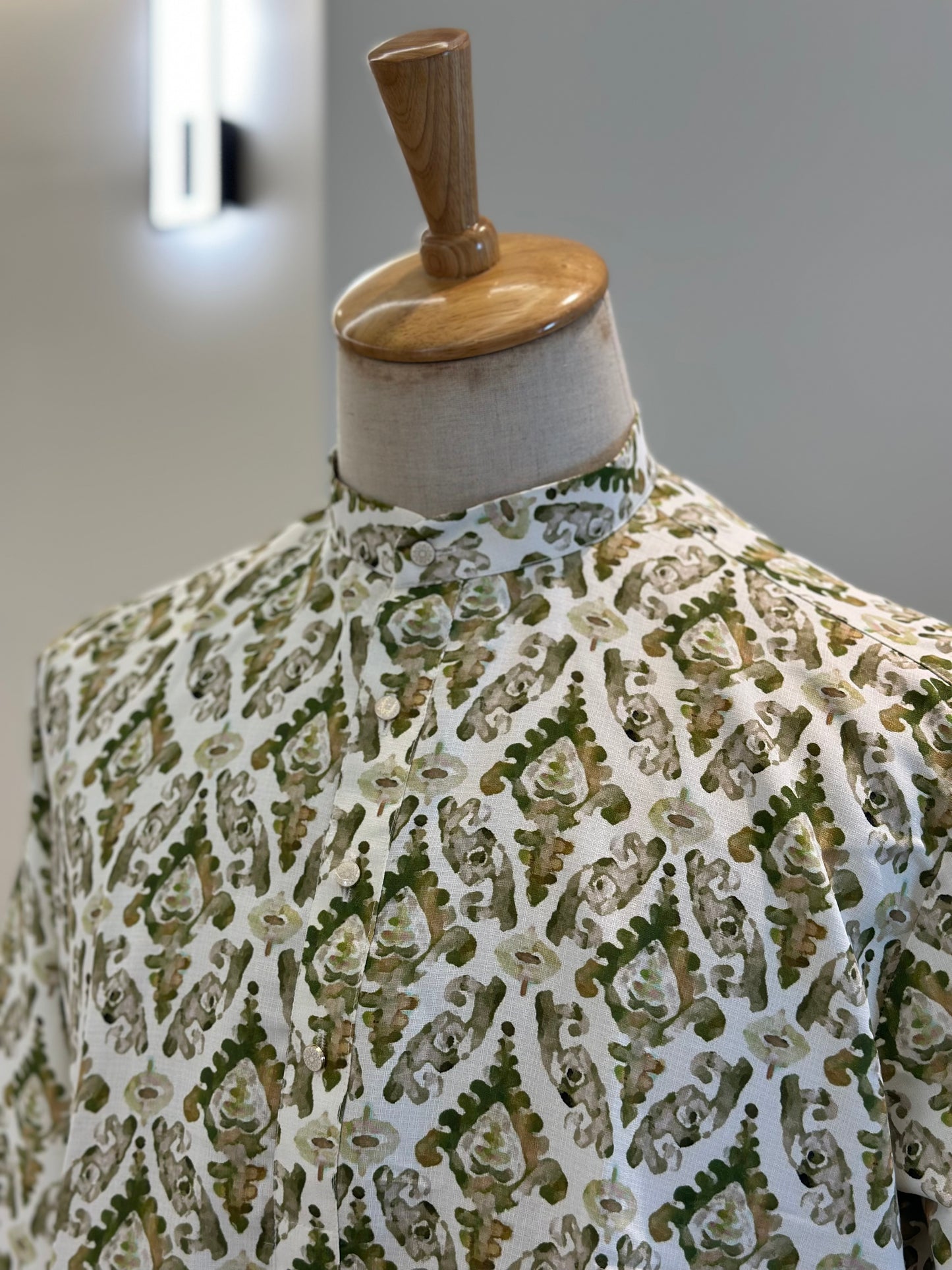 SM0724-01-06
Leaf Green & White Viscose Cotton Kurta