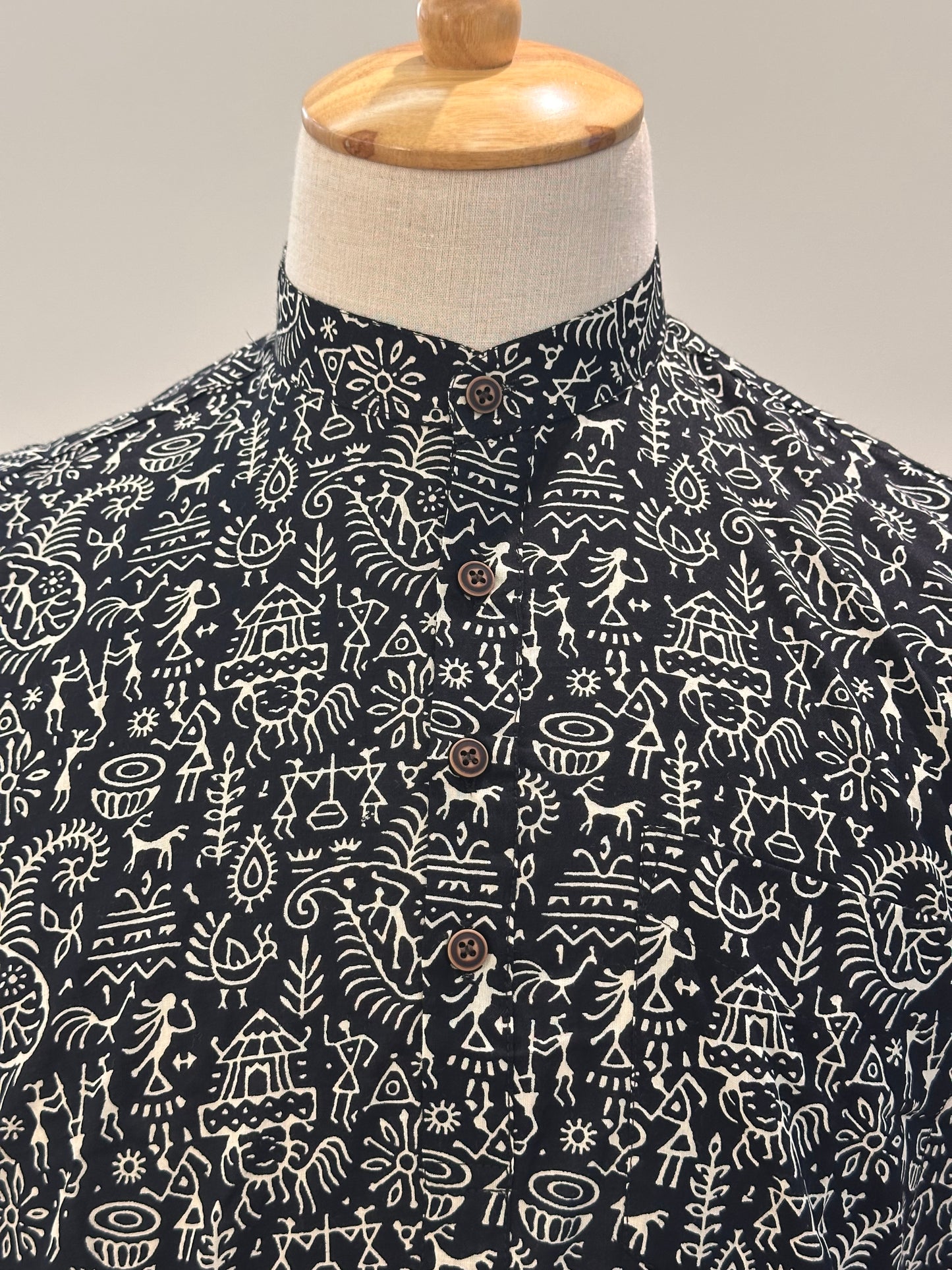 SM0326-16-06 Black & White Tribe Print Short Cotton Kurta