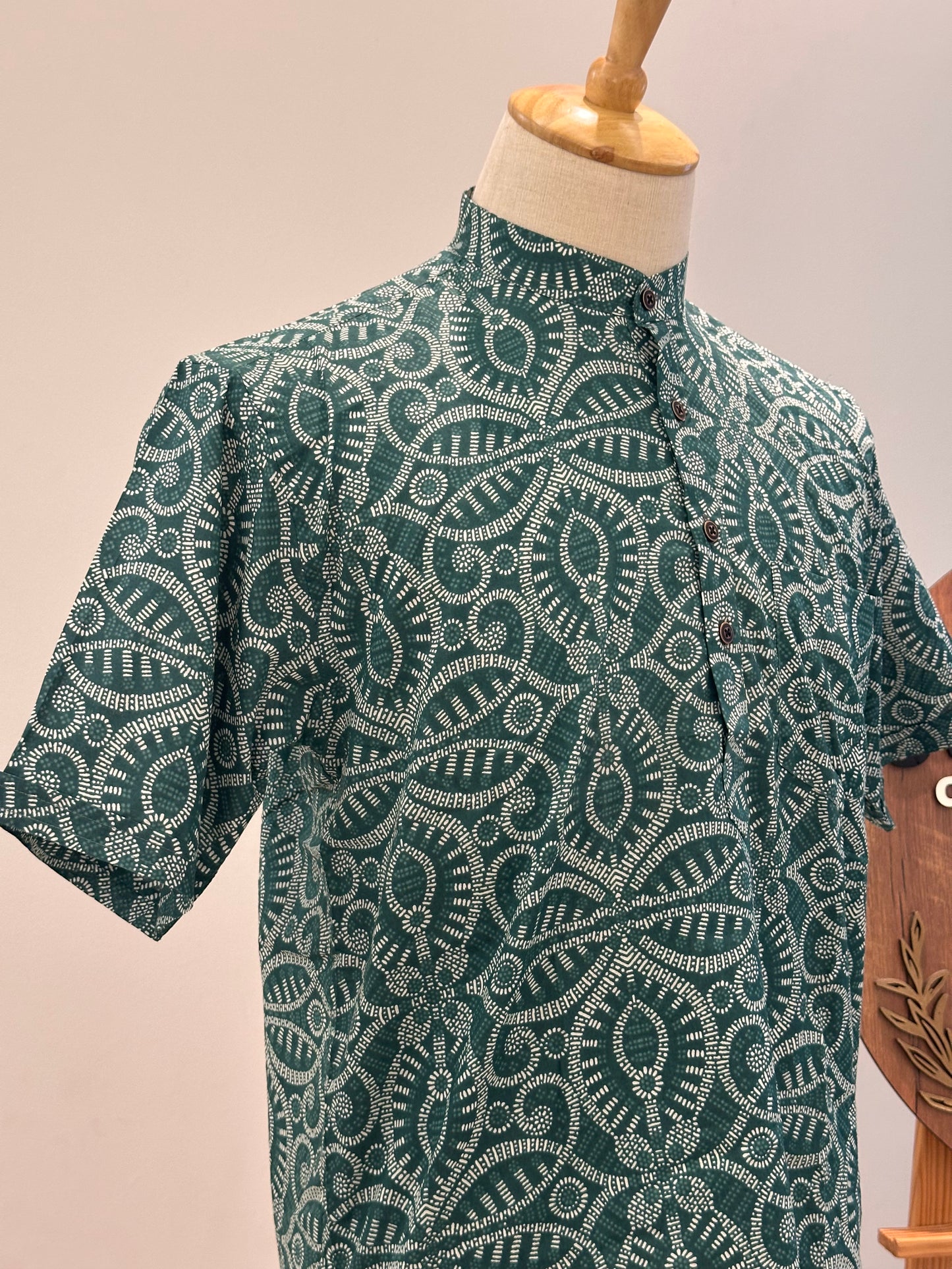 SM0326-16-09 Green & White Print Short Cotton Kurta