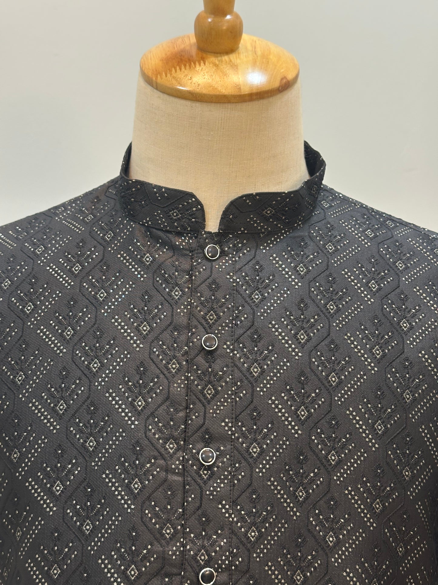 SM0626-02-12 Black& Gold Diamond Silk Blend Kurta Set