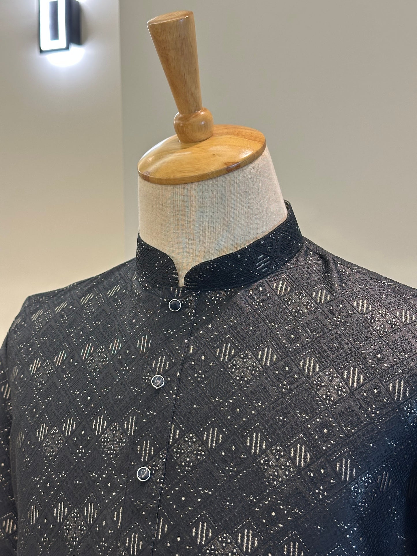 SM0526-02-02 Black& Gold Silk Blend Kurta Set