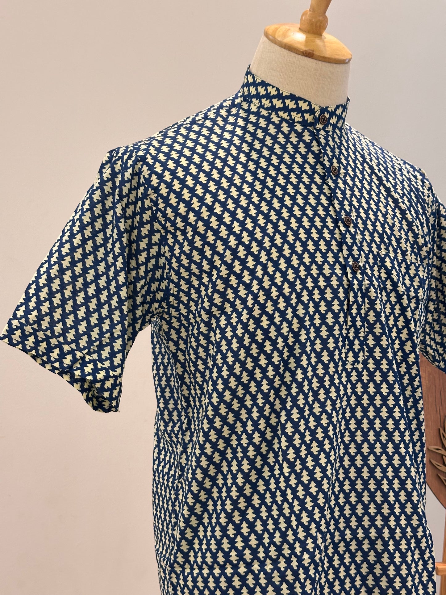 SM0326-16-08 White Base Blue Print Short Cotton Kurta