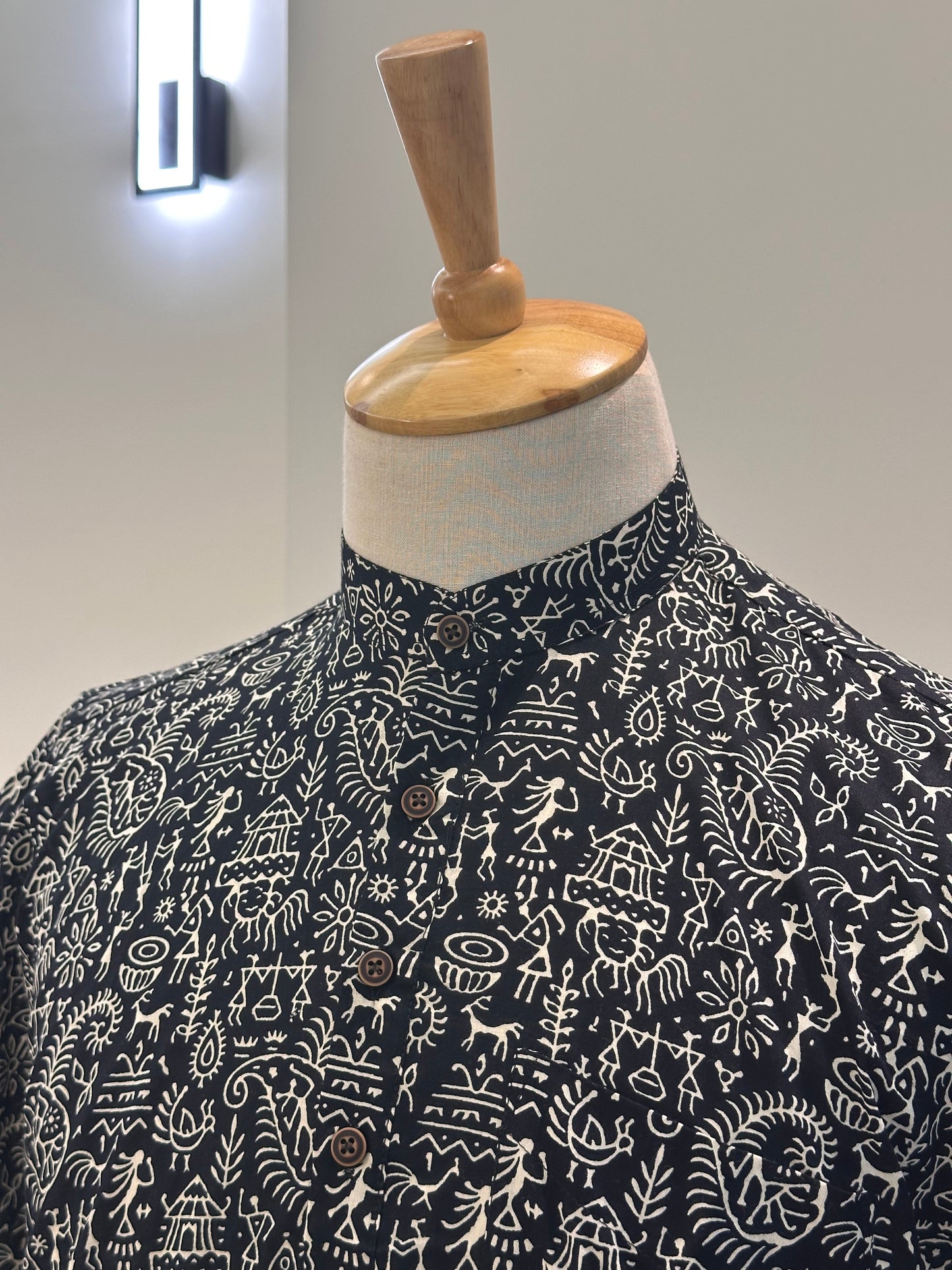 SM0326-16-06 Black & White Tribe Print Short Cotton Kurta