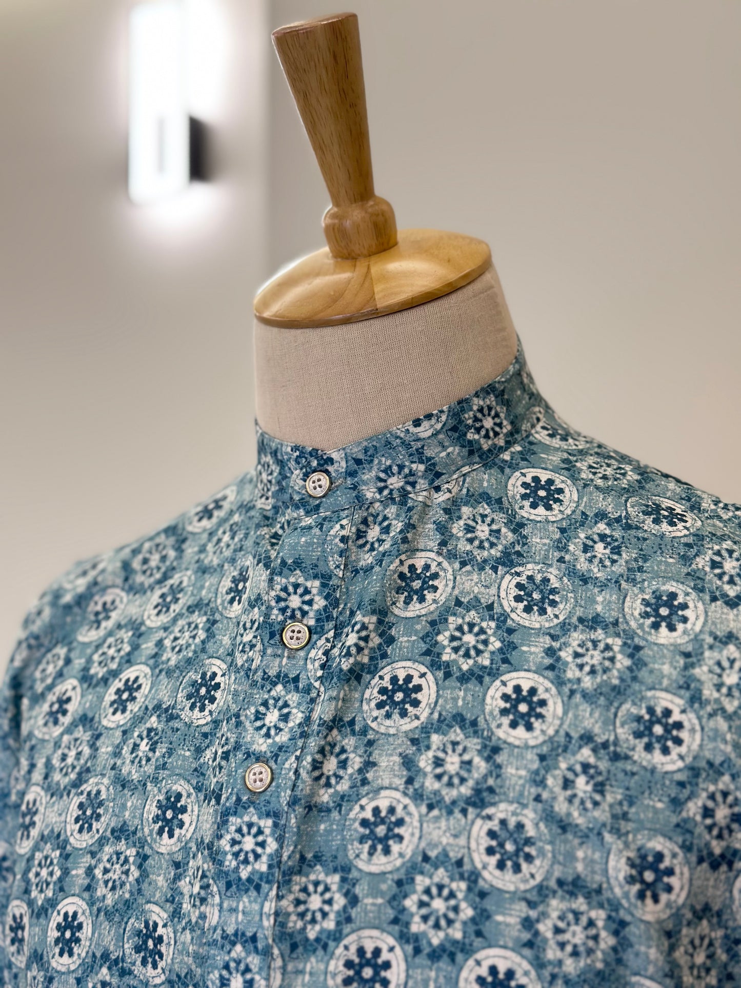 SM0925-18-05 Dual Tone Floral Blue Solid Cotton Short Kurta