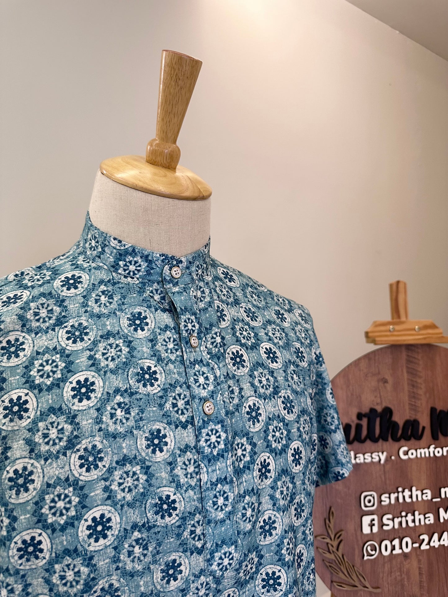 SM0925-18-05 Dual Tone Floral Blue Solid Cotton Short Kurta